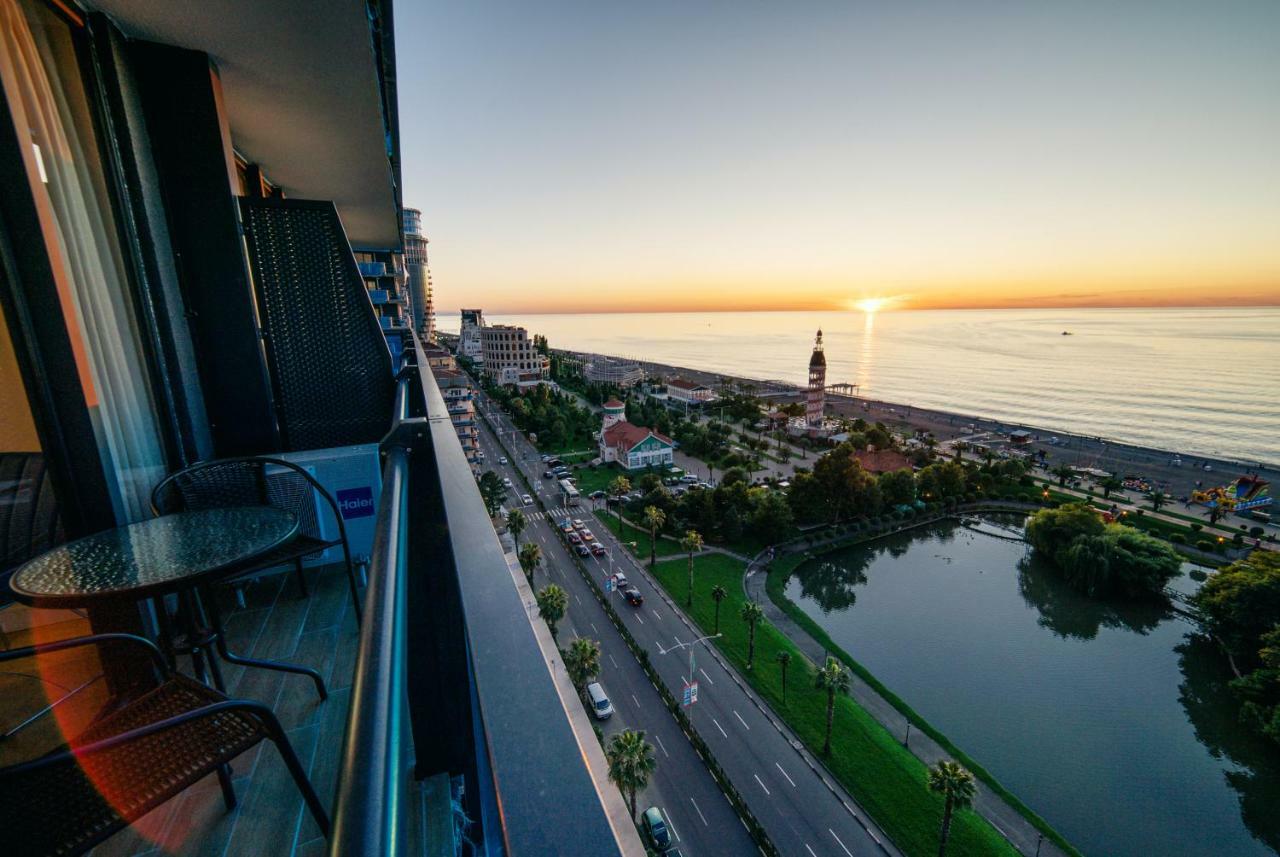 Grand City Apart-Hotel Batumi Exterior foto